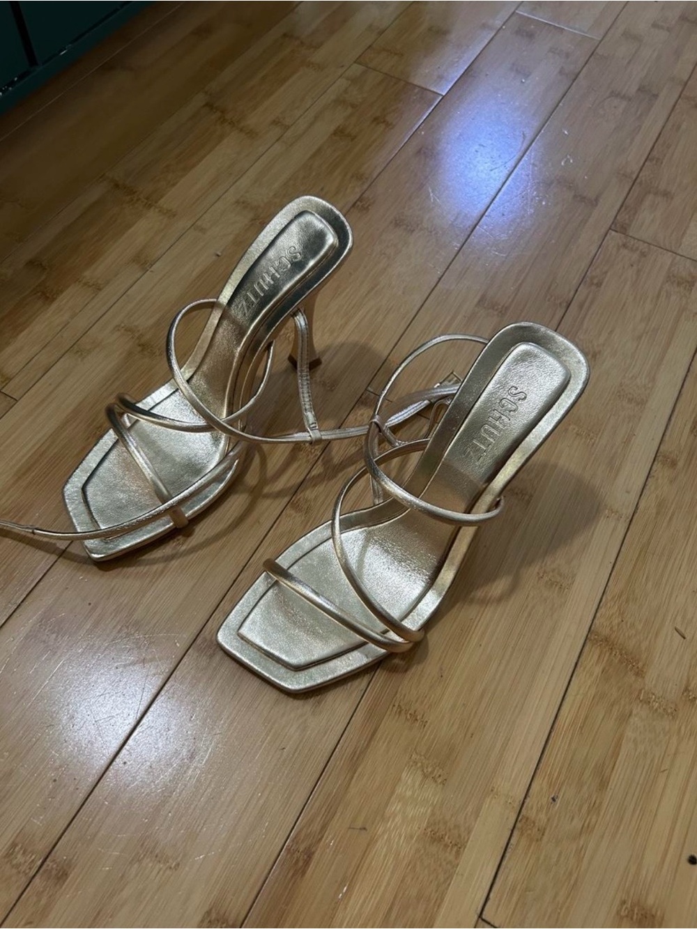 Schutz Lovi Strappy Sandal in Platina